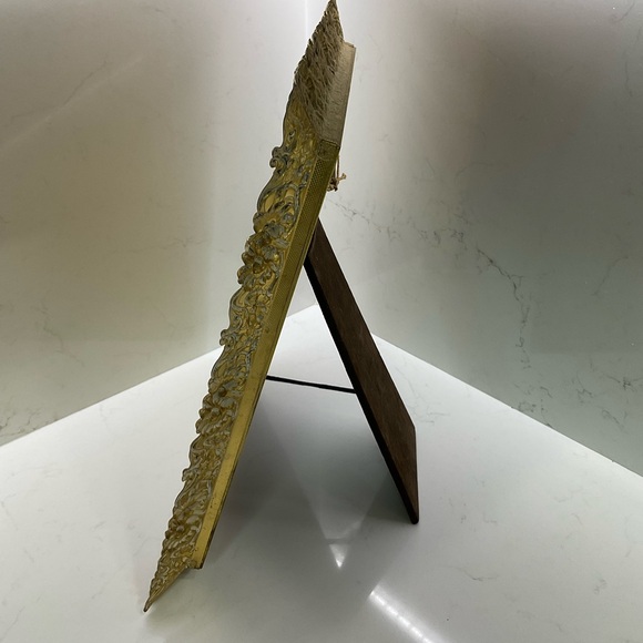 Vintage Floral Frame gold/brass tone metal w/ off white Hollywood Regency - Picture 3 of 9